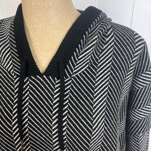 Joie Black and White Hooded Chevron Design Pullover Sweater SZ 3X - Picture 3 of 7